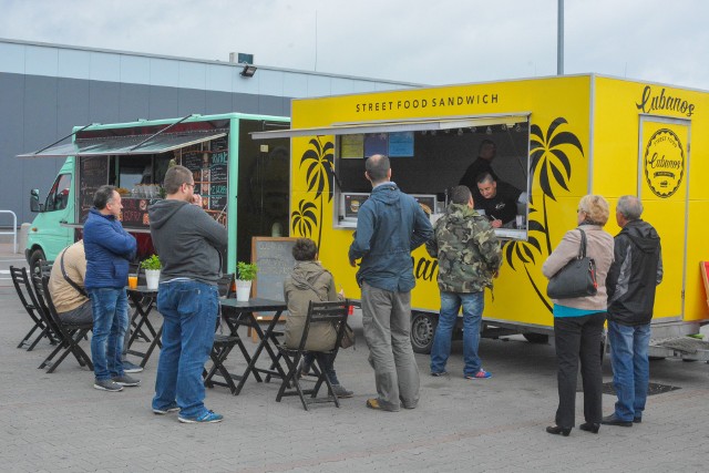 Pysznych dań z różnych zakątków świata spróbować możemy na II Festiwal Smaków Food Trucków. Przy "Galerii Grudziądzkiej" zatrzymało się kilkanaście restauracji na kołach. W niedzielę czynne będą w g. 12-20.  Pogoda na 6-10.10.2017.źródło: TVN Meteo/x-news