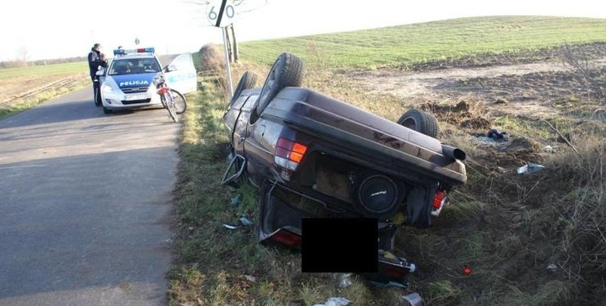 Groźny wypadek w gminie Lipno. Kierowca i pasażer pijani.