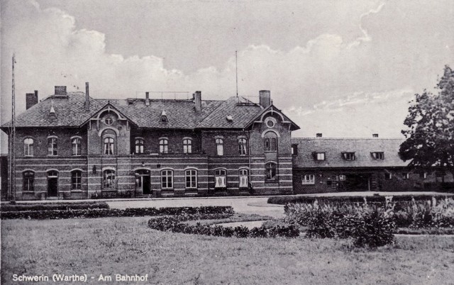 Dworzec kolejowy w Skwierzynie w latach drugiej wojny światowej. Obecnie prezentuje się znacznie gorzej.