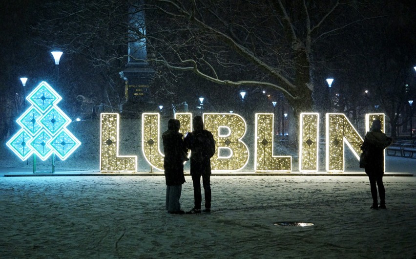 Magia świąt po lubelsku. Uliczne iluminacje rozświetliły deptak, pl. Litewski i Stare Miasto. Zobacz zdjęcia