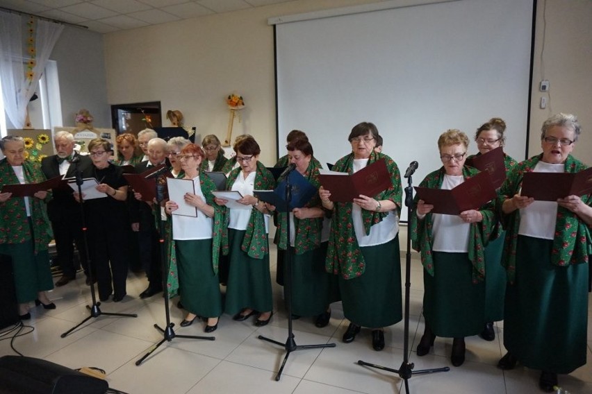 W Jakubowicach otwarto Klub Senior+. Był także uroczysty Dzień Kobiet. Zobacz zdjęcia 