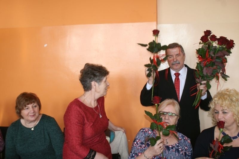 Róże dla pań z Bieganowa. Dzień Kobiet pełen atrakcji! [zdjęcia]