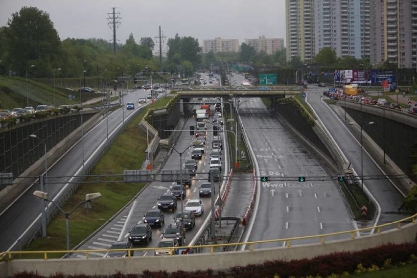 Katowice zakorkowane. Utrudnienia są na DTŚ i DK86