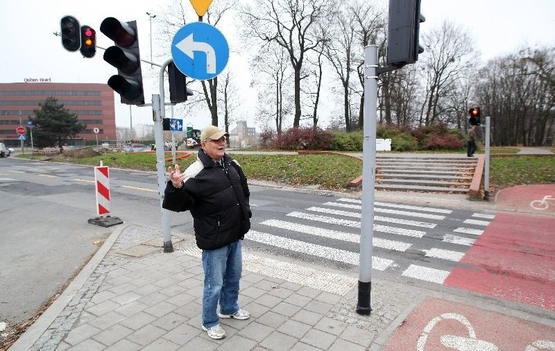 Interwencja strażników – 24 dni zwolnienia. Bo przechodził na czerwonym świetle...