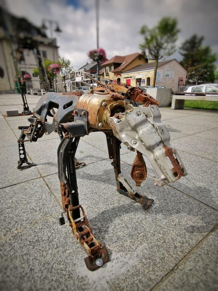 Niezwykłe rzeźby na rynku w Olsztynie....
