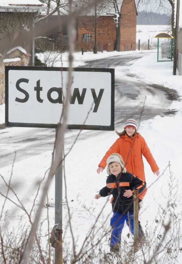 Adrian i Paulina Bereżańscy cieszą się, że we wsi będzie oświetlenie uliczne. Zwłaszcza zimą szybko zapada zmrok, więc teraz będą czuli się bezpieczniej.