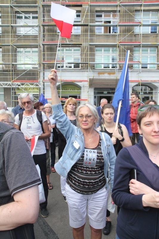 Pikieta pod siedzibą PiS we Wrocławiu