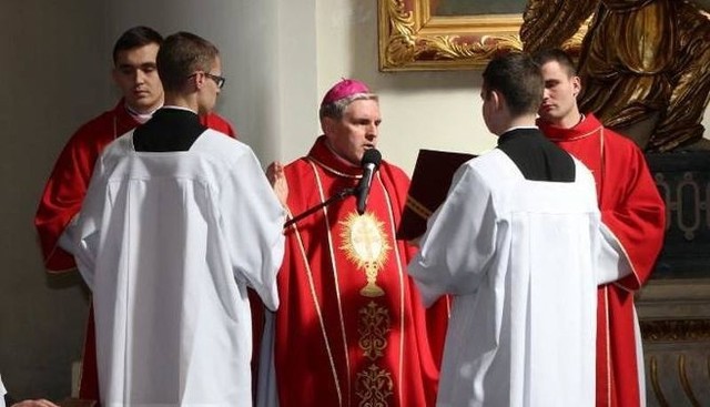 W Niedzielę Palmową, 5 kwietnia, biskup sandomierski Krzysztof Nitkiewicz zaprasza do uczestnictwa w mszy świętej za pośrednictwem transmisji z Katedry Sandomierskiej.