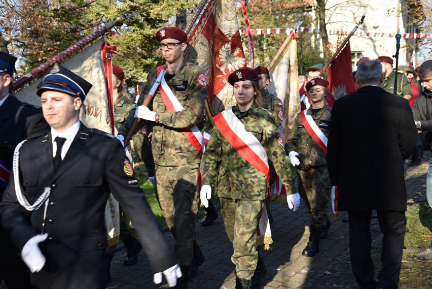 Chrzanów. Uroczyste odsłonięcie patriotycznego muralu. Licealiści upamiętni na nim wybitnych chrzanowian [ZDJĘCIA]