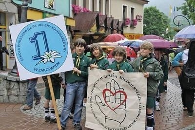 W tym roku po raz pierwszy zorganizowano akcję "Pola Nadziei", dzięki której młodzież przypomniała, że hospicjum jest pod Giewontem potrzebne Fot. Bożena Gąsienica