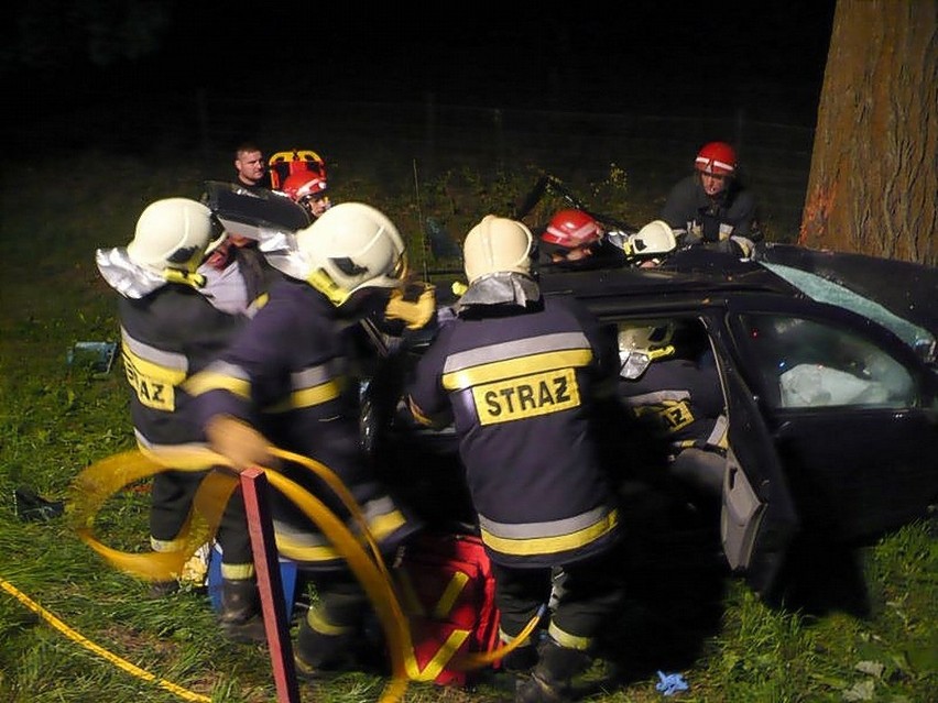 Strażacy przez 20 minut uwalniali kierowcę