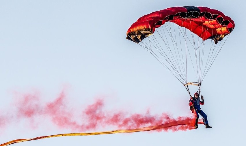 Gdynia Aerobaltic 2018. Pokazy lotnicze Gdynia 2018. Podniebne akrobacje na śródmiejskiej plaży [zdjęcia]