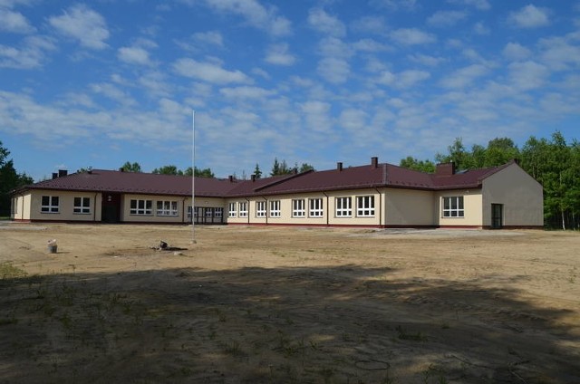 Szkoła w Kopaninach została oddana do użytku w grudniu ubiegłego roku. Obok powstanie przedszkole i sala gimnastyczna.