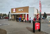 Otwarcie KFC w Brzegu. Mieszkańcy licznie powitali nową restaurację w mieście [ZDJĘCIA]