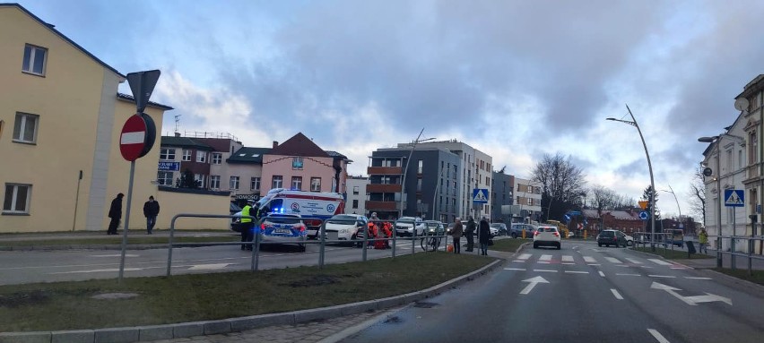 Wypadek na ulicy Pileckiego w Koszalinie. Rowerzysta w...