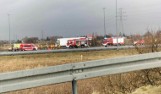 Wypadek pojazdów ciężarowych na autostradzie A4 pod Krakowem. Duże utrudnienia. Wezwano pogotowie lotnicze