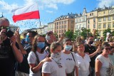 Kraków pamięta o bohaterach Powstania Warszawskiego. W godzinę "W" wiele osób stanęło w milczeniu [ZDJĘCIA]