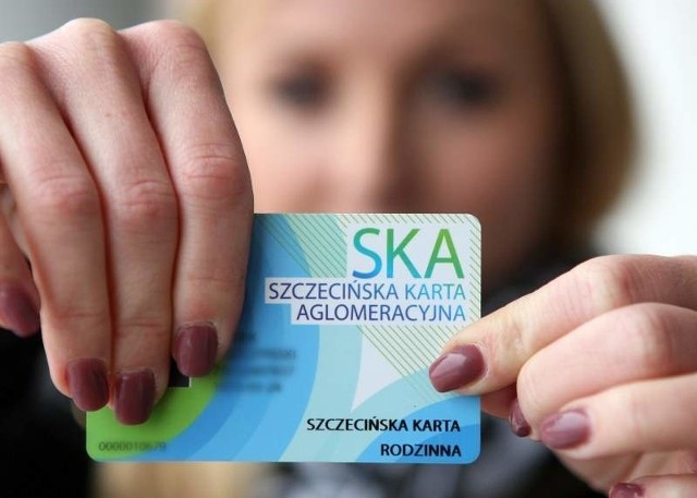 Szczecińska Karta Aglomeracyjna to elektroniczna sieciówka, czasowo umożliwia przejazd  pociągami Przewozów Regionalnych