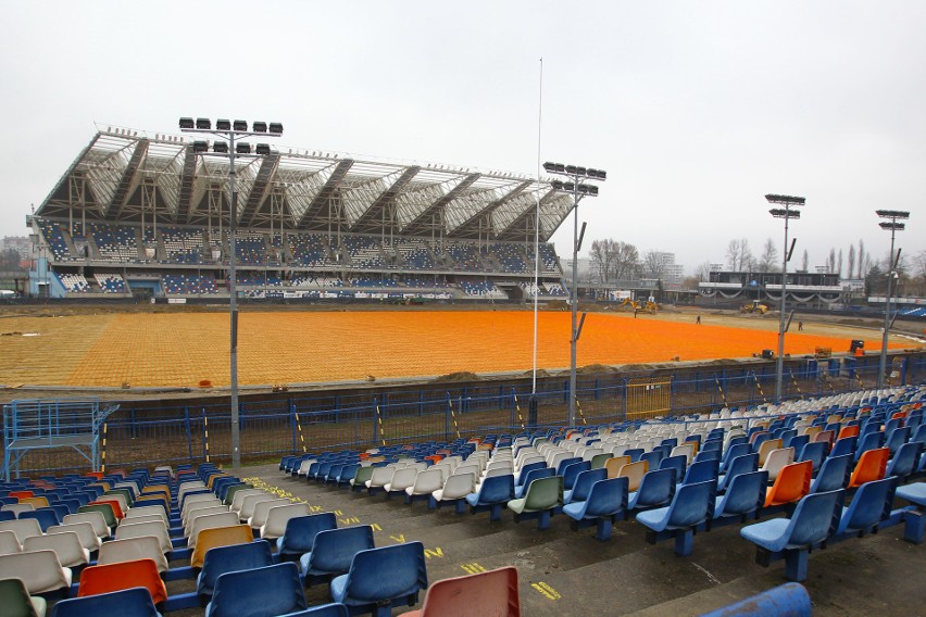 Stadion Miejski w Rzeszowie wygląda teraz z góry jak... pole...