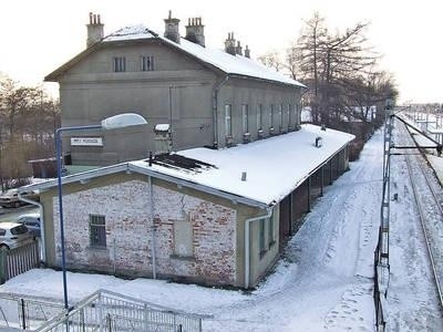 Czy zaniedbane budynki na dworcu w Podłężu przejdą na własność gminy powinno być wiadomo w najbliższych miesiącach Fot. archiwum