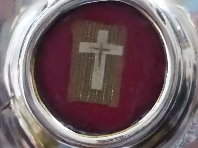 W Skarżysku Kościelnym odnaleziono kilkusetletni relikwiarz z drzazgami Krzyża, na którym umarł Jezus.