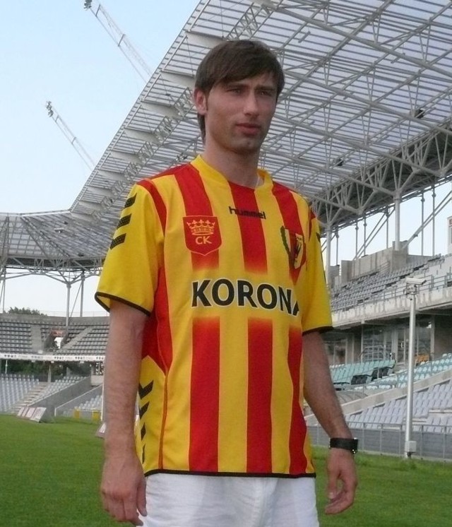 Paweł Buśkiewicz ma 26 lat, grał między innymi w Polonii Warszawa, Górniku Zabrze, Górniku Łęczna, Flocie Świnoujście, Olympiakosie ASK Volou, Linzer ASK, KSK Beveren. W polskiej ekstraklasie - 32 mecze, 3 bramki.