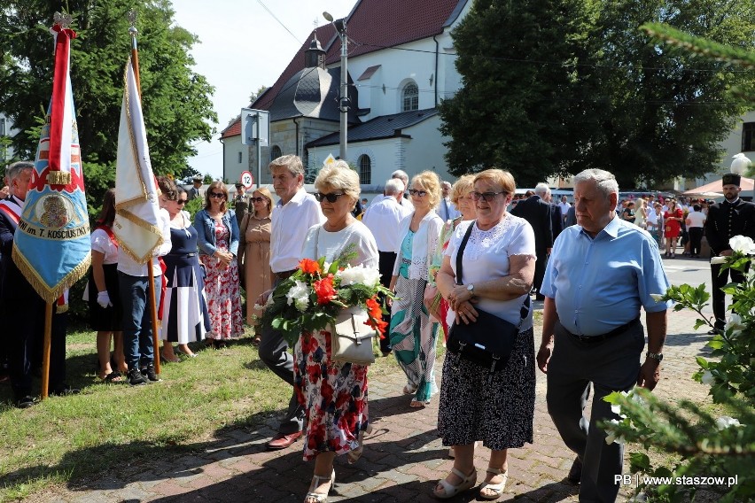 Wyjątkowe uroczystości w Koniemłotach, w rocznicę śmierci bohaterskiego księdza Romana Kotlarza. Zobaczcie zdjęcia
