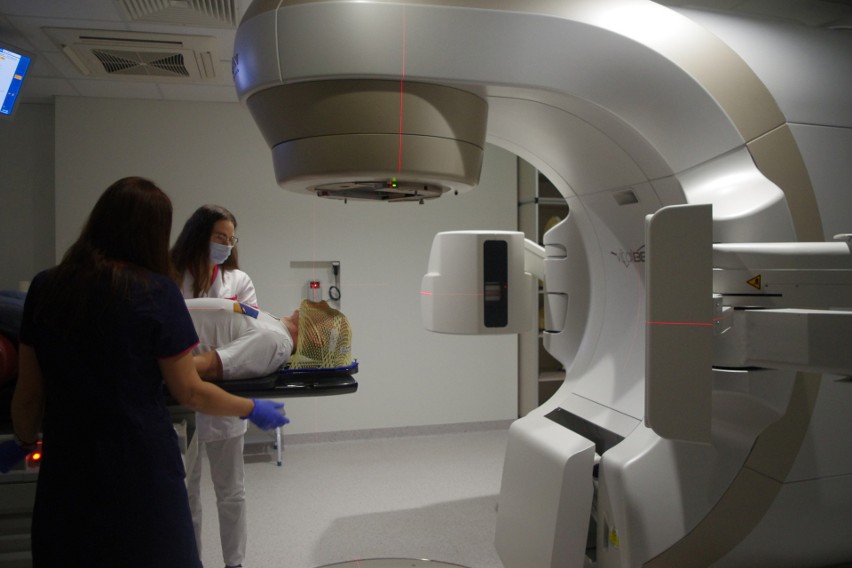 Walczą z rakiem. Zakład Radioterapii w Tarnobrzegu nieprzerwanie przyjmuje pacjentów (ZDJĘCIA)