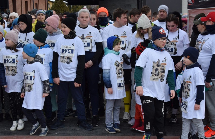 Ostrołęka. Bieg Tropem Wilczym w Ostrołęce. Uczcili pamięć żołnierzy wyklętych. 6.03.2022. Zdjęcia