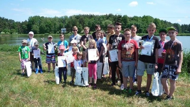 W zawodach wzieło udział 26 młodych wędkarzy. Rywalizowali w trzech kategoriach wiekowych.