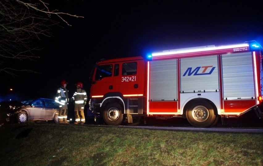 Czołowe zderzenie w Reblinie. Kierowca oddalił się z miejsca wypadku