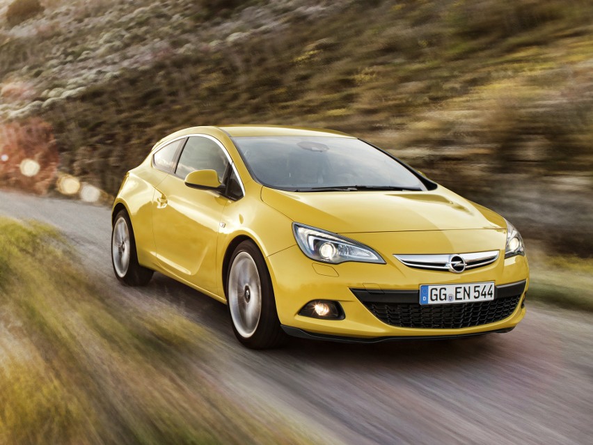 Opel Astra GTC 2011...