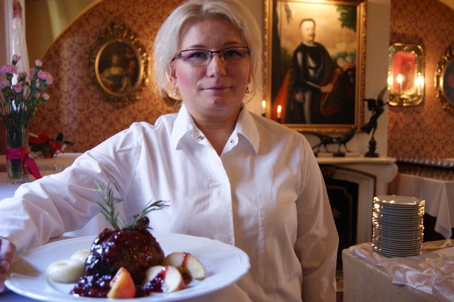 Anna Łocharczyk, szef kuchni restauracji Arsenał poleca kaczkę w winie z jabłkami i pomarańczami.