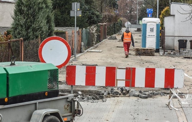 Niedawno oddaną do użytku ulicą Złotowską tutejsi mieszkańcy długo się nie nacieszyli. Obecnie jej stan jest gorszy niż przed remontem.