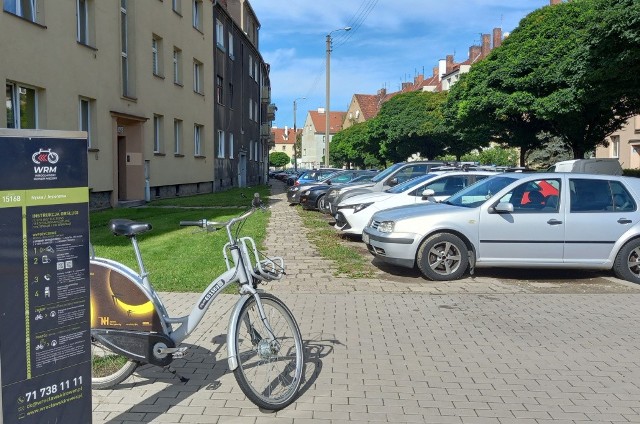 Zaplanowany do remontu chodnik biegnie po stronie parzystej, od Jesionowej do Sernickiej.