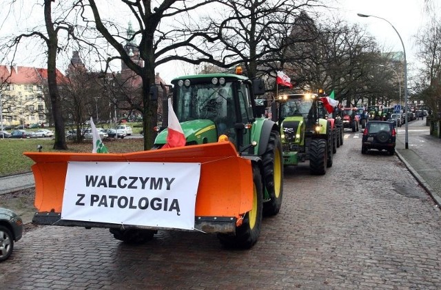 Rolnicy w piątek pojechali pod siedzibę Agencji Restrukturyzacji i Modernizacji Rolnictwa