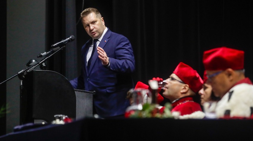 Minister Edukacji i Nauki Przemysław Czarnek gościem na inauguracji roku akademickiego UR w Rzeszowie [ZDJĘCIA]