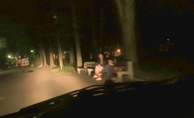 Kierowca daewoo tico nagrał swój przejazd po parku Planty w Białymstoku. Film trafił do sieci