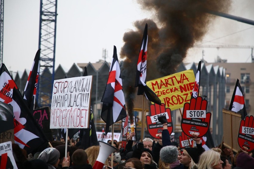 23.03.2018 warszawa czarny protest aleje jerozolimskie prawa...