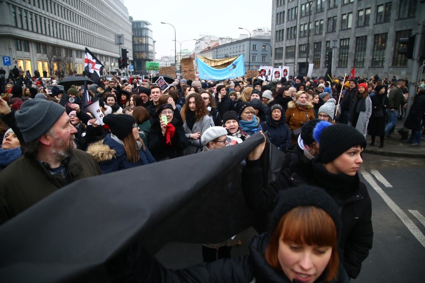 23.03.2018 warszawa czarny protest aleje jerozolimskie prawa...