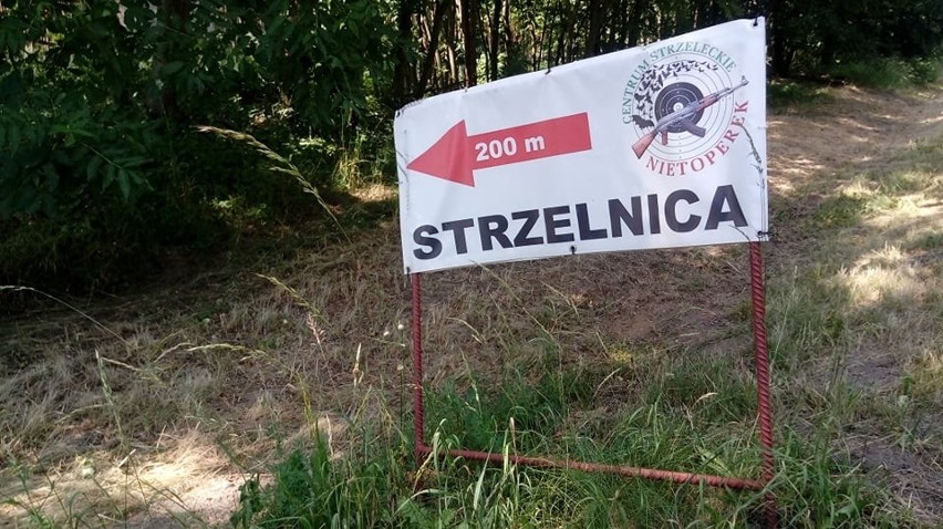 Strzelnica znajduje się tuż przy trasie S3