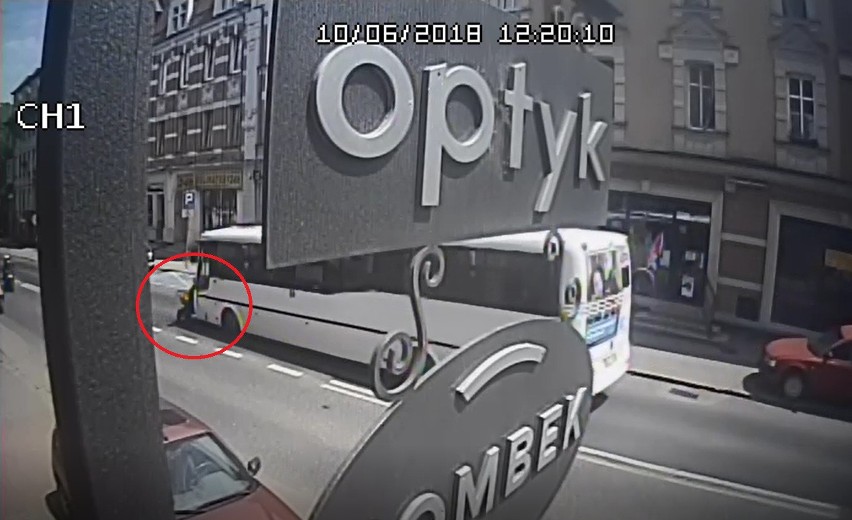 Wypadek quada w Siemianowicach: 8-latek czołowo uderzył w...