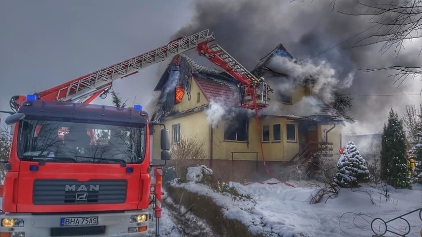 Pożar w Hajnówce. Ogień zabrał rodzinie wszystko. Mieszkańcy mobilizują się do pomocy pogorzelcom (zdjęcia)