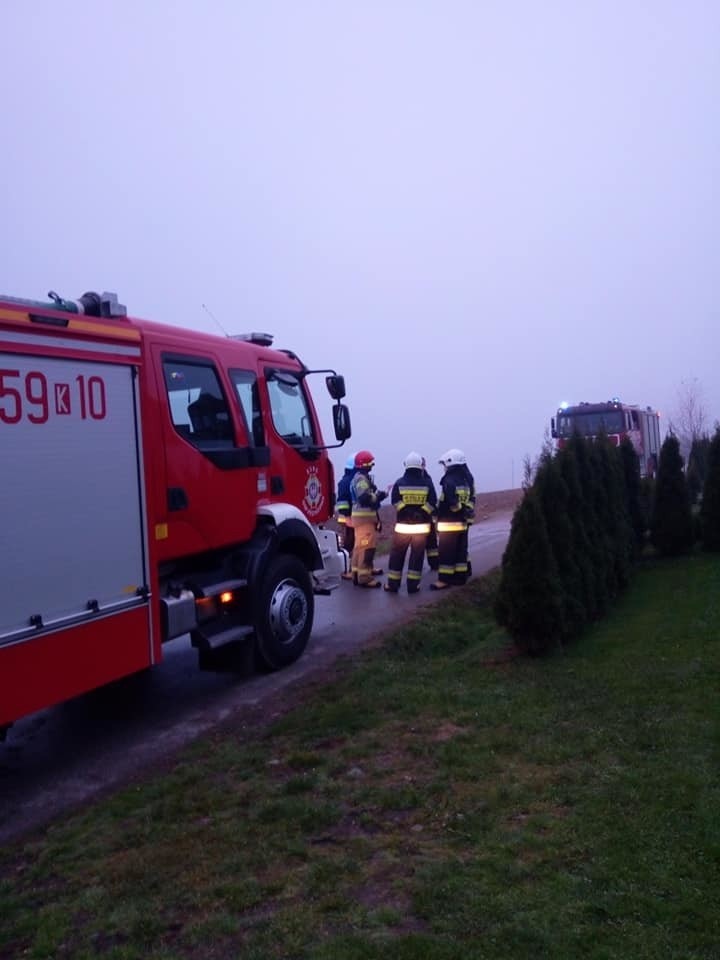 Stronie. Limanowscy strażacy gasili pożar, który zaczął się zapeleniem sadzy w kominie