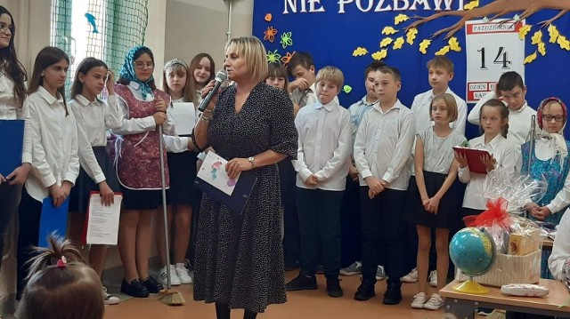 Dzień Edukacji Narodowej w Balicach w gminie Gnojno. >>>Więcej zdjęć na kolejnych slajdach