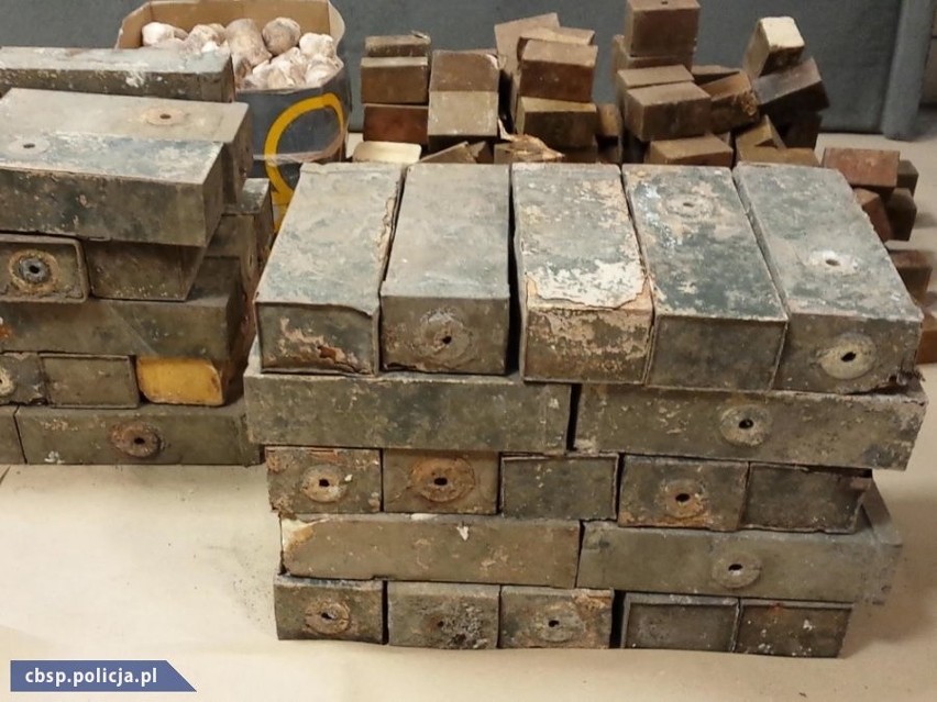 Trotyl, lont i broń. Lubelscy policjanci rozbili grupę handlującą materiałami wybuchowymi