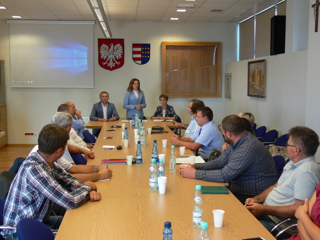 Wojewoda świętokrzyski Agata Wojtyszek spotkała się z delegatami do Izby Rolniczej z powiatu  sandomierskiego