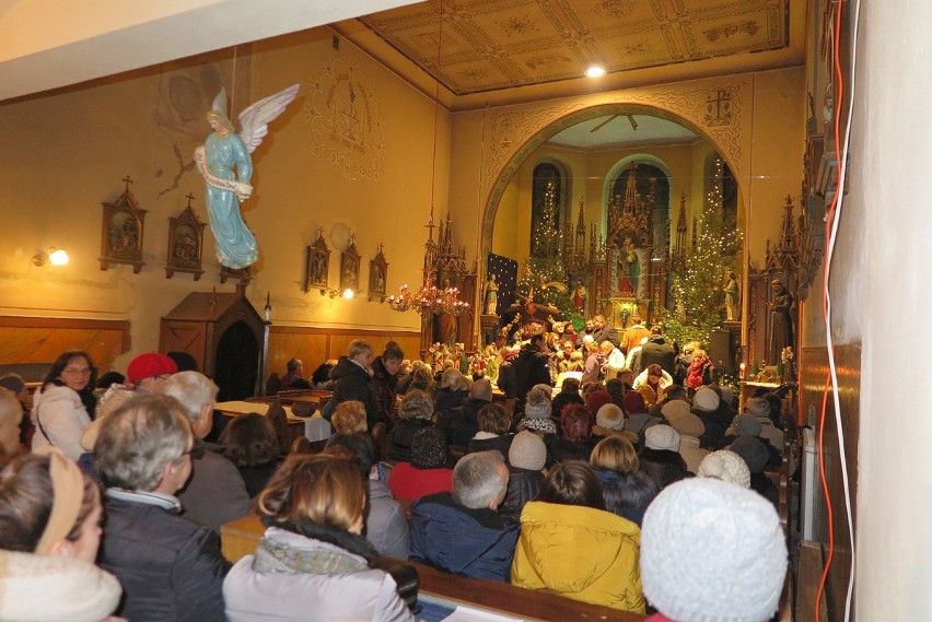 Koncert kolęd w starym szpitalu w Oleśnie.