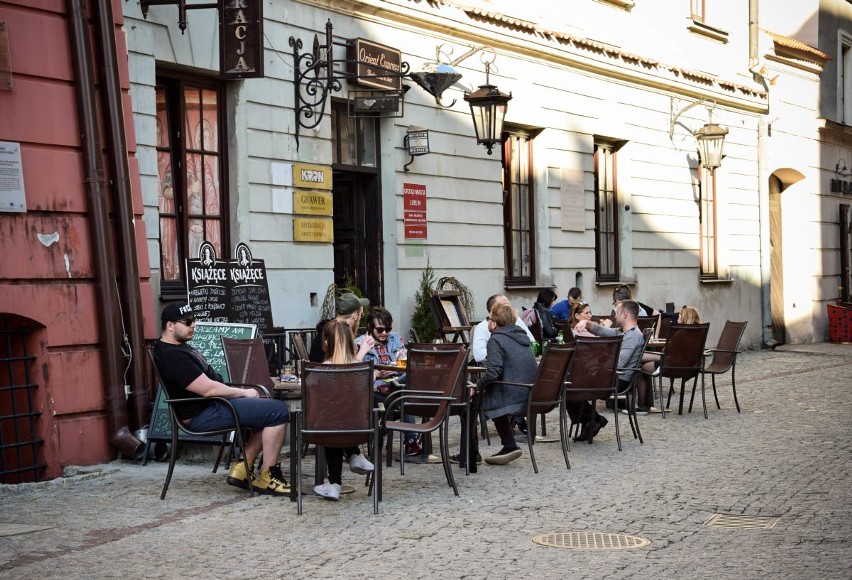 Wiosna w Lublinie. Kolejka po lody, pierwsze ogródki piwne i tłumy nad zalewem (ZDJĘCIA)