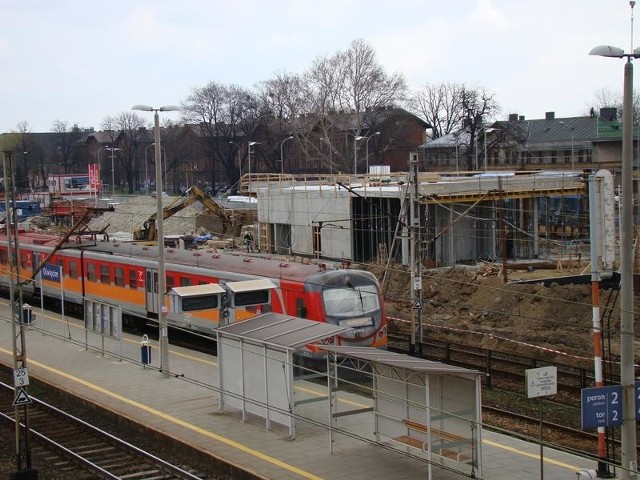 Budowa nowego dworca kolejowego w Oświęcimiu rozpoczęła się pod koniec ub. roku